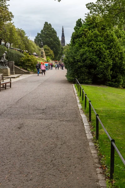 Walking in the Park, Edinburgh — Stock Photo, Image