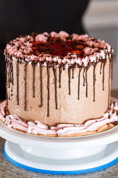 Close Chocolate Frosted Vanilla Cake Strawberry Mouse Chocolate Drizzle — Stock Photo, Image
