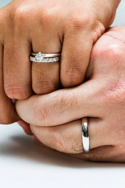 Close Hands Couple Wearing Wedding Bands — Stock Photo, Image