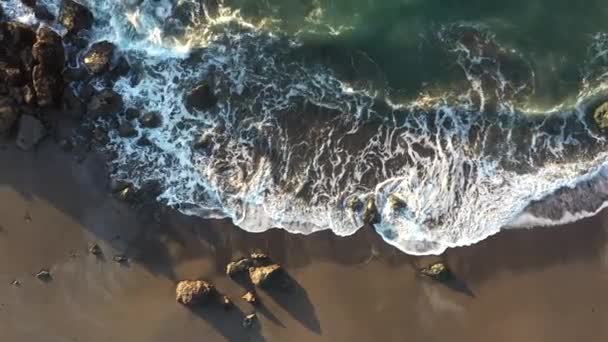 Zicht Pacifische Golven Die Tegen Rotsen Botsen Zuidelijke Oregonkust — Stockvideo