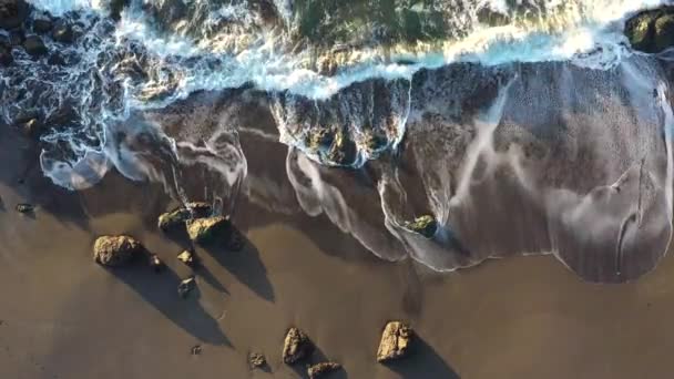 Вид Пацифічні Хвилі Розбиваються Скелі Узбережжі Південного Орегону — стокове відео