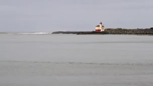 Coquille River Lighthouse Bandon Oregon Cloudy Foggy Day Typical Winter — Stock Video