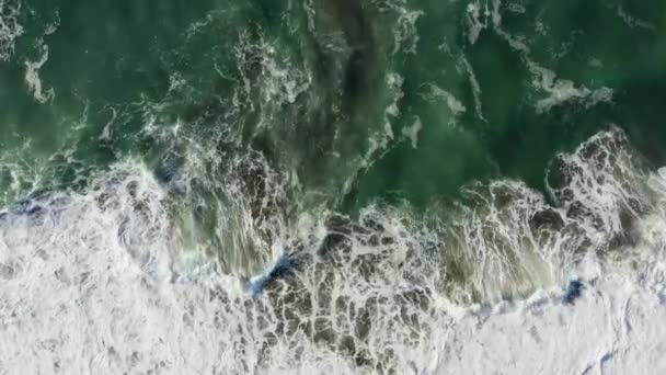 Хвилі Рухаються Вниз Піску Вид Зверху Сонячний День Показують Іншу — стокове відео
