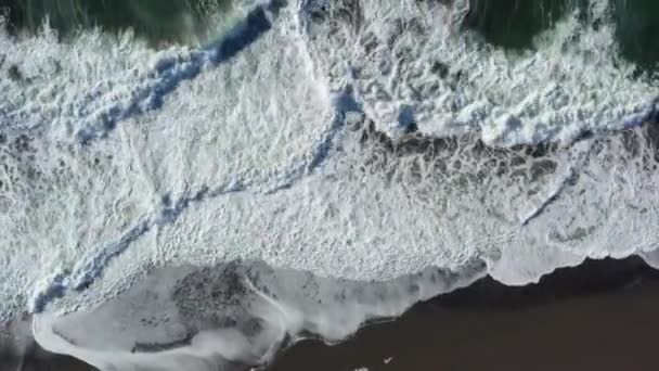 Хвилі Рухаються Вниз Піску Вид Зверху Сонячний День Показують Іншу Ліцензійні Стокові Відеоролики