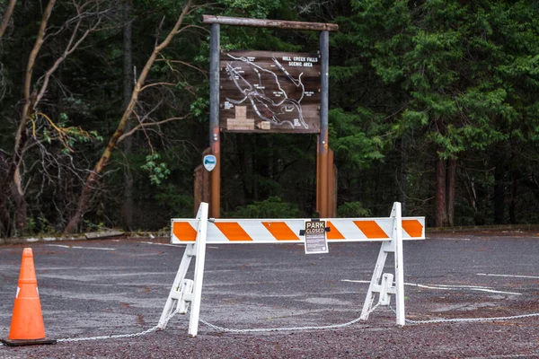 オレゴン州 2020年3月26日 Covid19パンデミックによるハイキングコースと州立公園の州全体の閉鎖 — ストック写真