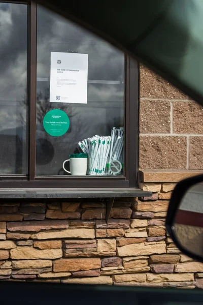 Medford Oregon Estados Unidos Marzo 2020 Starbucks Drive Thru Cerró —  Fotos de Stock