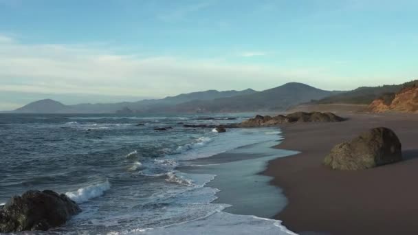 Praia Bonita Tranquila Costa Sul Oregon Com Vistas Incríveis Paisagens — Vídeo de Stock