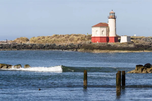 Phare Rivière Coquille Bandon Oregon Par Une Journée Nuageuse Brumeuse — Photo