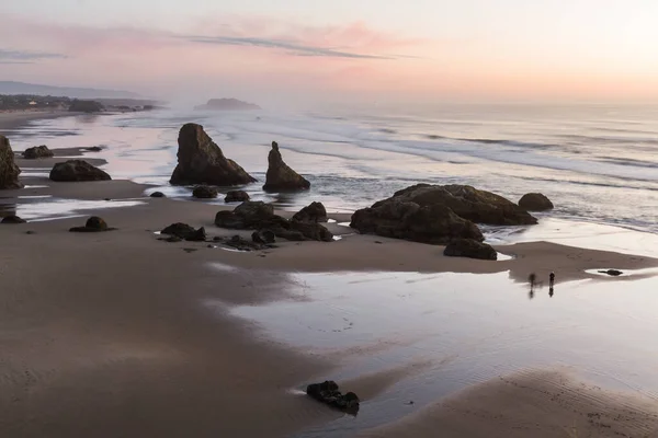 Soft Pinks Reflecting Wet Sand Waves Move Back Forth Large — Stock Photo, Image