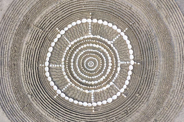 バンドン オレゴン州 2020年3月8日 フェイスロック州立公園のビーチの砂の中の円のチームによって作成された詳細アートワーク — ストック写真