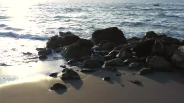 Güney Oregon Sahili 'nde, Gold Beach' in kuzeyindeki Nesika Sahili 'nin inanılmaz manzarası ve deniz manzarası var. 