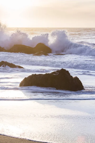 Skalnaté Pobřeží Pláži Nesika Oregon Pozdě Odpoledne Slunce Blíží Obzoru — Stock fotografie