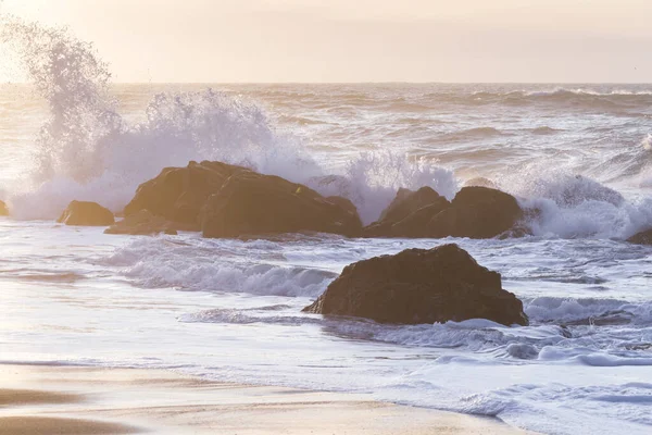 Skalnaté Pobřeží Pláži Nesika Oregon Pozdě Odpoledne Slunce Blíží Obzoru — Stock fotografie