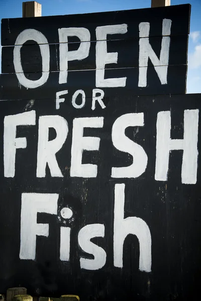 Fresh fish hand-painted sign at English seaside — Stock Photo, Image