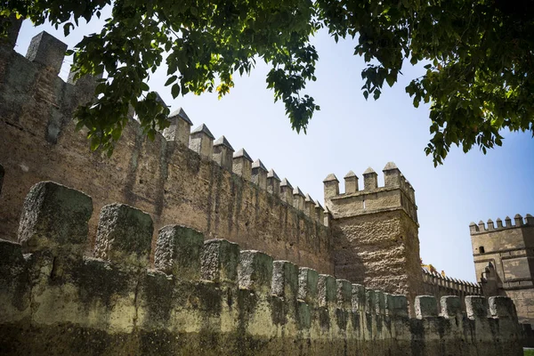 Ramparts da muralha da cidade de Sevilha em Andaluisa — Fotografia de Stock