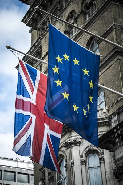 European and British flags together outside grand building — Stock Photo, Image