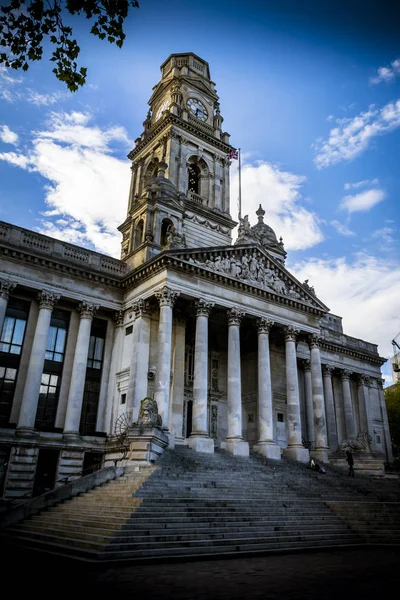 Portsmouth Guildhall in early evening sunshine home of the Pompey chimes — Stock Photo, Image