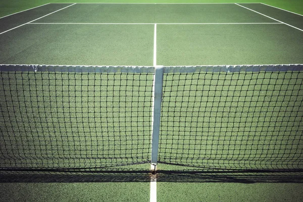 Vista verso il basso centro del campo da tennis su ogni superficie meteorologica — Foto Stock