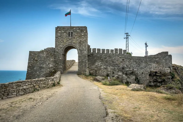 Castle ingang op het schiereiland in het noorden van Bulgarije Kaliakra — Stockfoto