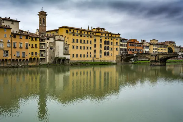 Looking Arno River Florence — Stock Photo, Image