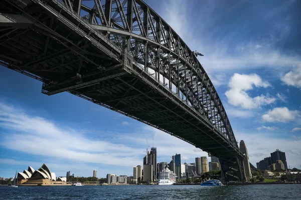 シドニーハーバーブリッジとオペラハウス — ストック写真