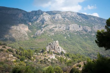 Alicante alan bunun büyük bir ocağı ile mermer Dağları; İspanya