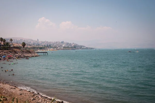 Spiaggia nella città di Tiberiade, a nord di Israele  . — Foto Stock