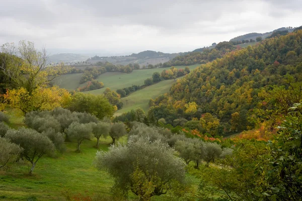 Vista da natureza outono da Úmbria na Itália  . — Fotografia de Stock