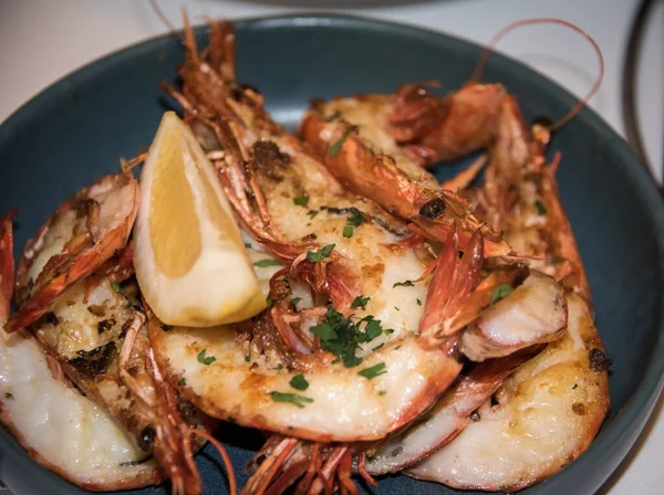 揚げトラエビ。伝統的な焼きたての料理。魚介類 . — ストック写真