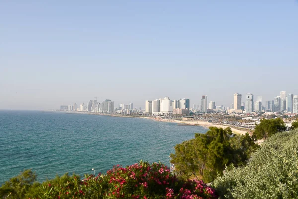 Vue de dessus du remblai de Tel Aviv depuis Old Jaffa, Israël  , — Photo