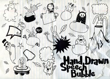 Dizi komik canavar ve sevimli boş konuşma balonu doodle 