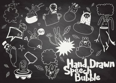 Dizi komik canavar ve sevimli boş konuşma balonu doodle 