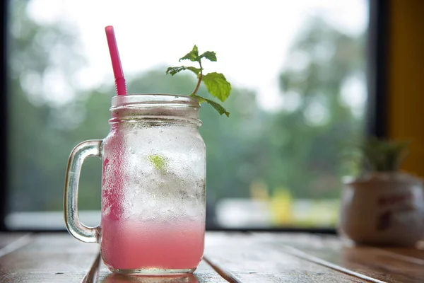 Buzlu Lychee/Lychee gazlı içecek nane ve soda ile — Stok fotoğraf