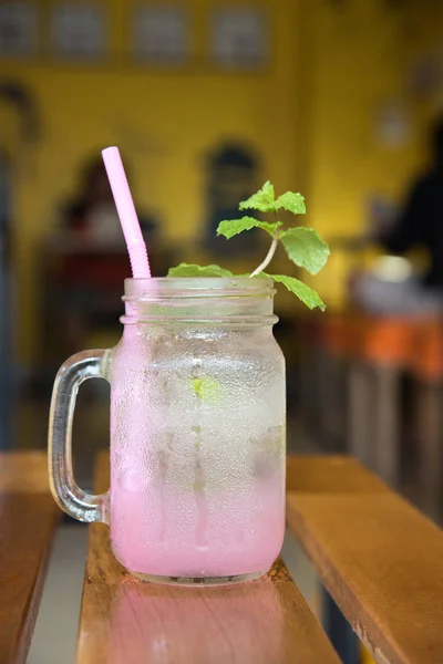 Iced Lychee/Lychee fizzy drink with mint and soda