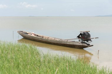 Yalnız satır teknede Gölü
