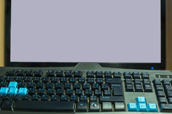 Vista detallada de cerca de un teclado de computadora de escritorio —  Fotos de Stock