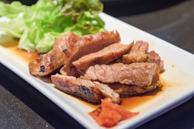 Soya soslu domuz rostosu