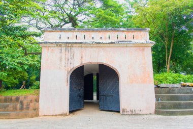 Fort konserve kapısı