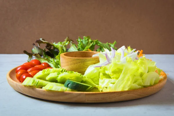 Salat mit frischem Gemüse — Stockfoto