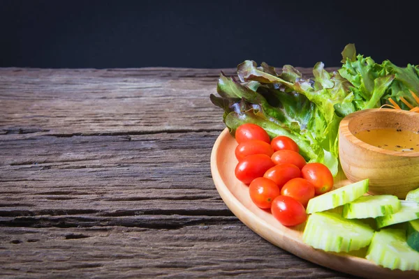 Salat mit frischem Gemüse — Stockfoto