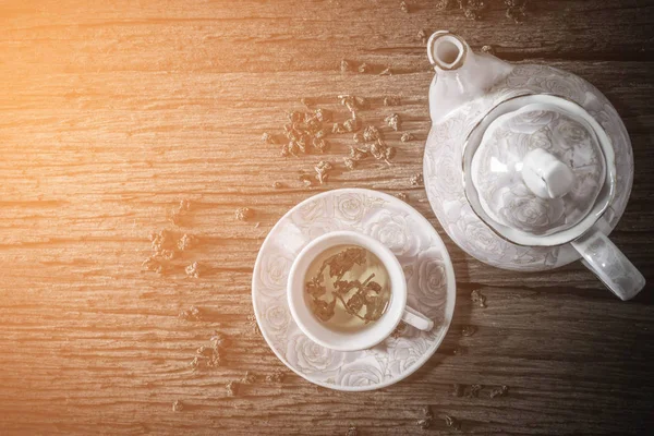 Té caliente sobre la mesa — Foto de Stock