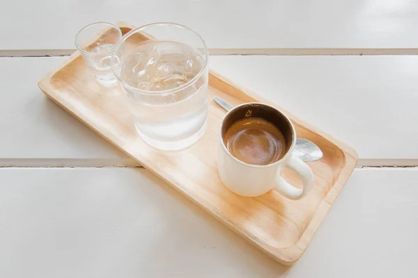 Кофе эспрессо с водой — стоковое фото