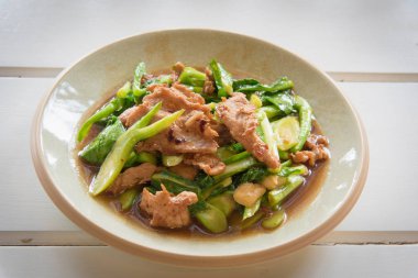 İstiridye soslu kızarmış kale 