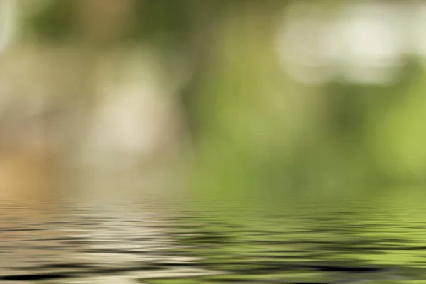Desenfoque de fondo con reflejo de agua — Foto de Stock