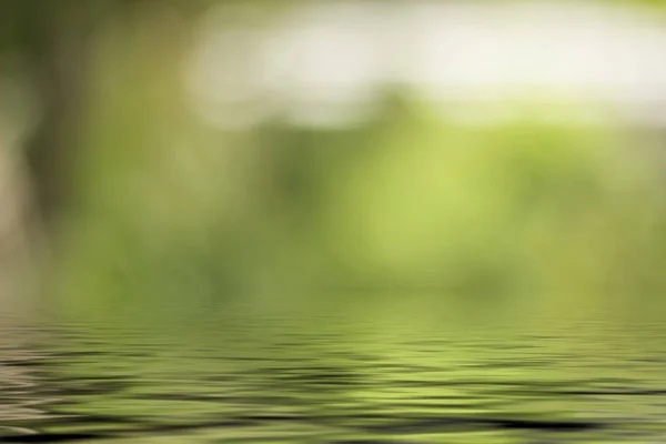 Desenfoque de fondo con reflejo de agua — Foto de Stock