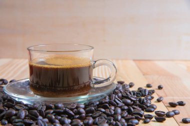 Espresso bir cam ahşap tablo