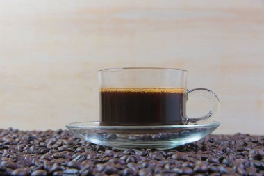 Espresso bir cam ahşap tablo