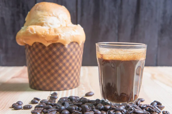 Espresso bir cam ahşap tablo