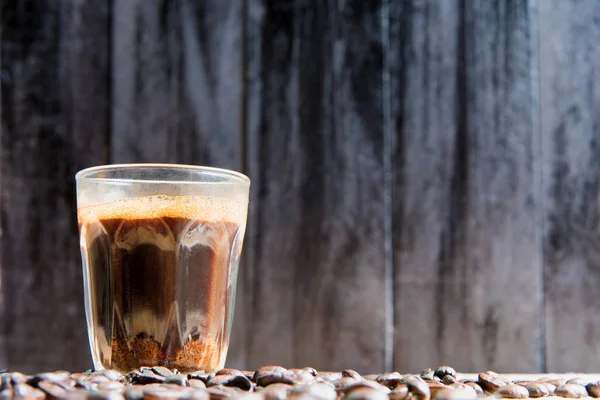 Espresso bir cam ahşap tablo