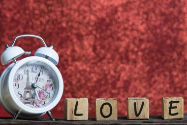 ahşap alfabe ve ahşap saat